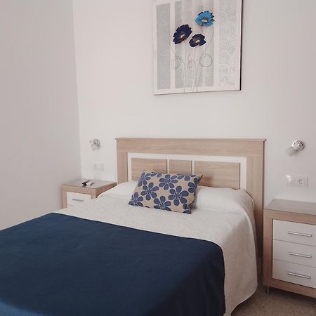 Отель Hostal Los Arcos Чипиона Экстерьер фото