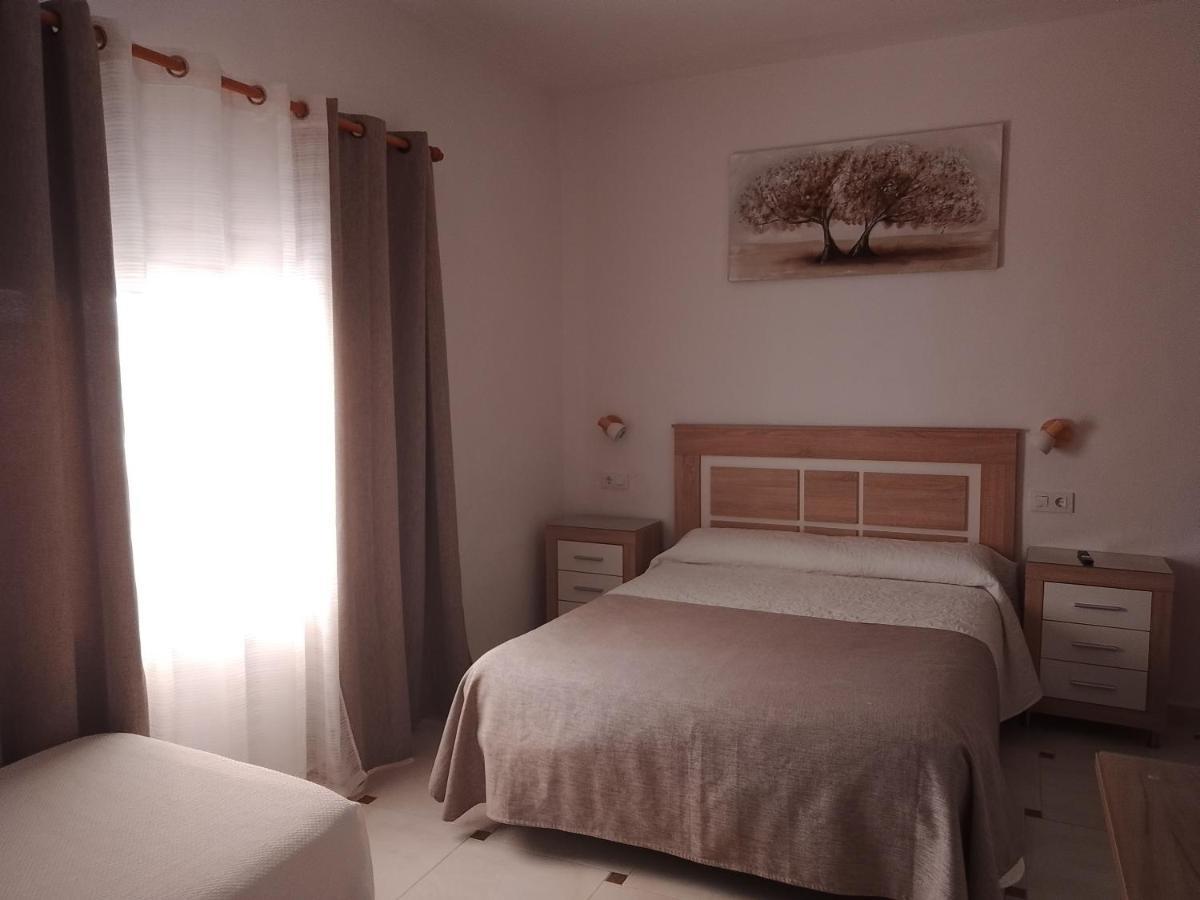 Отель Hostal Los Arcos Чипиона Экстерьер фото