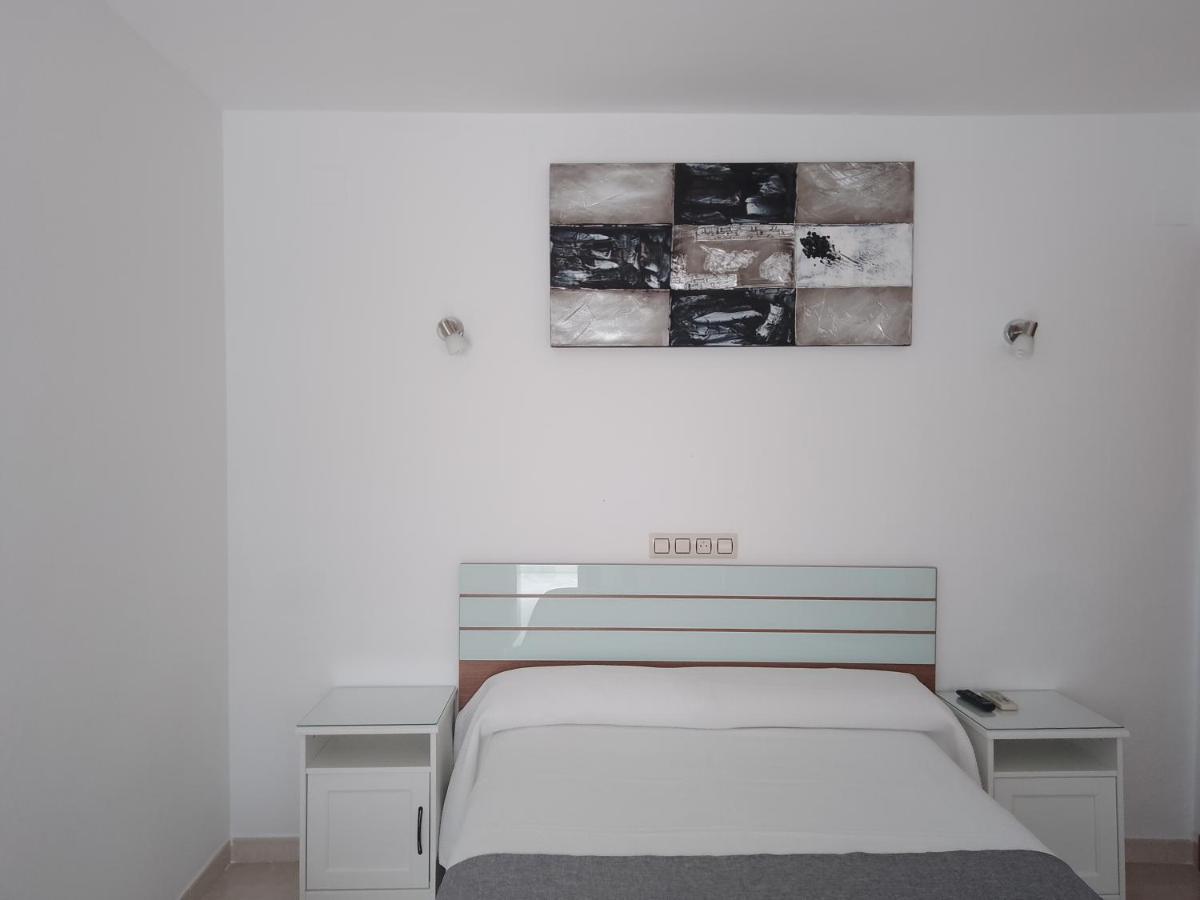 Отель Hostal Los Arcos Чипиона Экстерьер фото