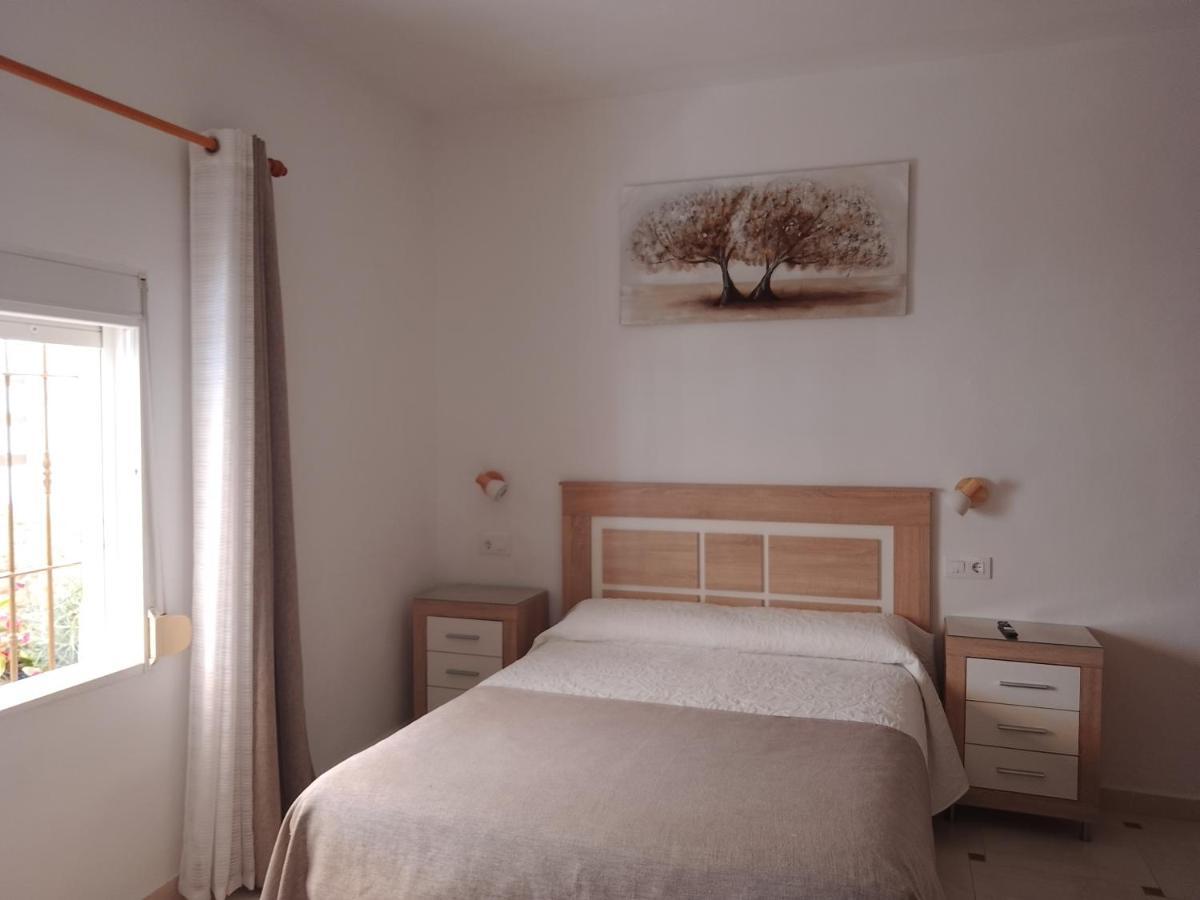 Отель Hostal Los Arcos Чипиона Экстерьер фото