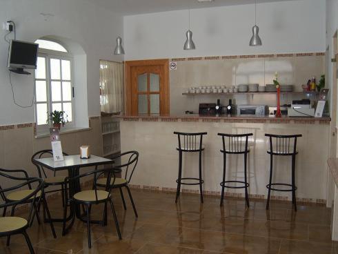 Отель Hostal Los Arcos Чипиона Экстерьер фото