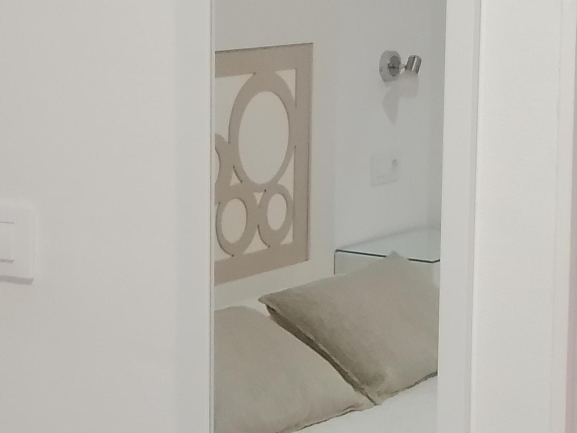 Отель Hostal Los Arcos Чипиона Экстерьер фото