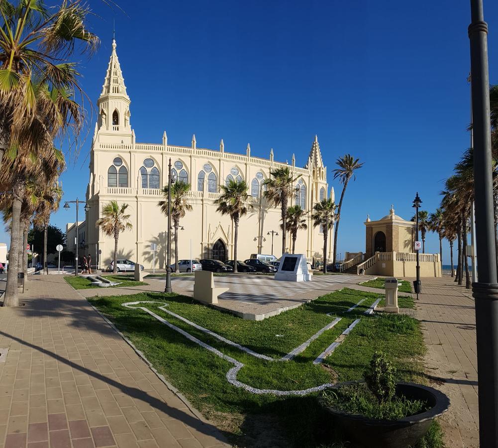 Отель Hostal Los Arcos Чипиона Экстерьер фото